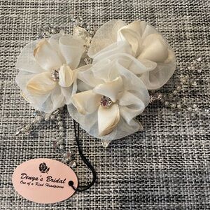 Elegant vintage White Floral Headpiece